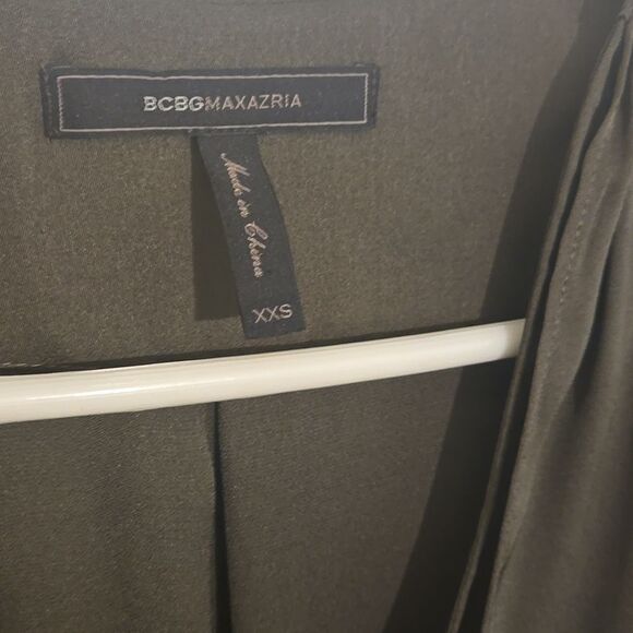 Bcbg Wrap Blouse with Relaxed Fit and Cap Sleeves - Picture 2 of 4
